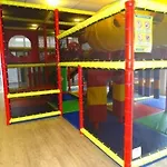 Mobilheim Model 2017 Mit Fliessenterrasse Fuer 6 Personen Auf Dem Campingplatz Scheldeoord In Baarland - Zeeland - Holland